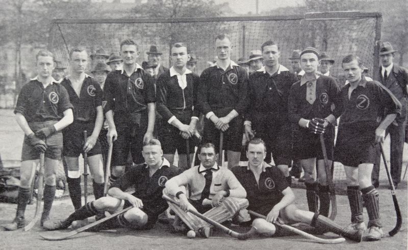 tl_files/verein/bilder/Chronik/Hockey 20er Team.JPG